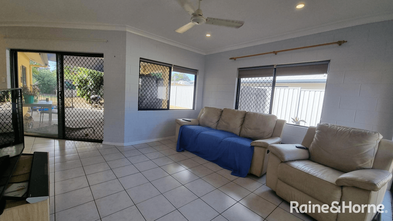 11 Shalom Close, COOYA BEACH, QLD 4873