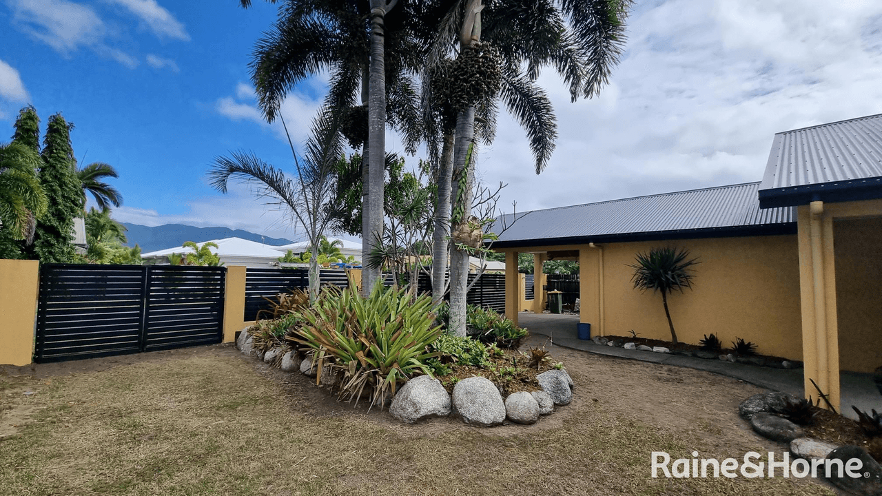 11 Shalom Close, COOYA BEACH, QLD 4873
