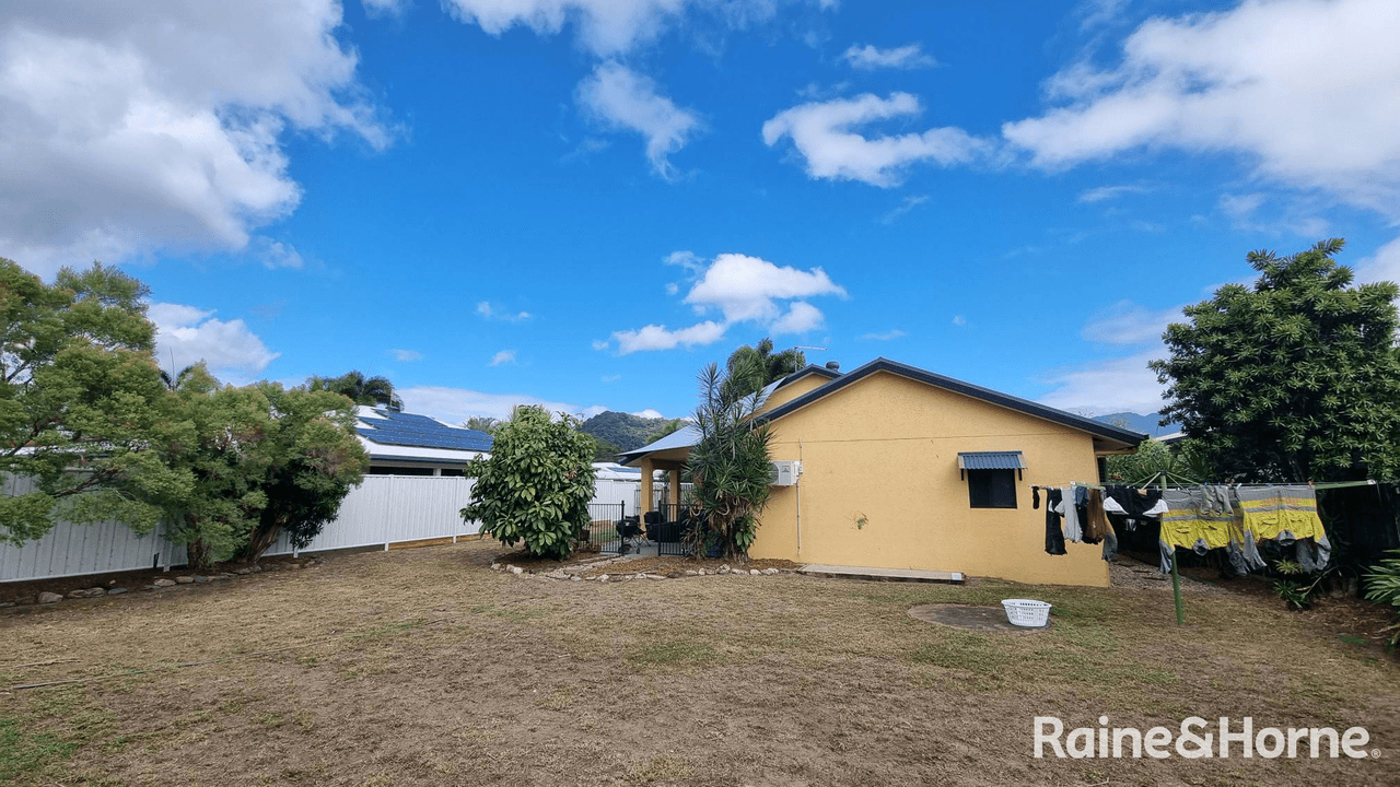 11 Shalom Close, COOYA BEACH, QLD 4873