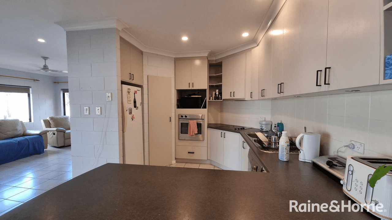 11 Shalom Close, COOYA BEACH, QLD 4873