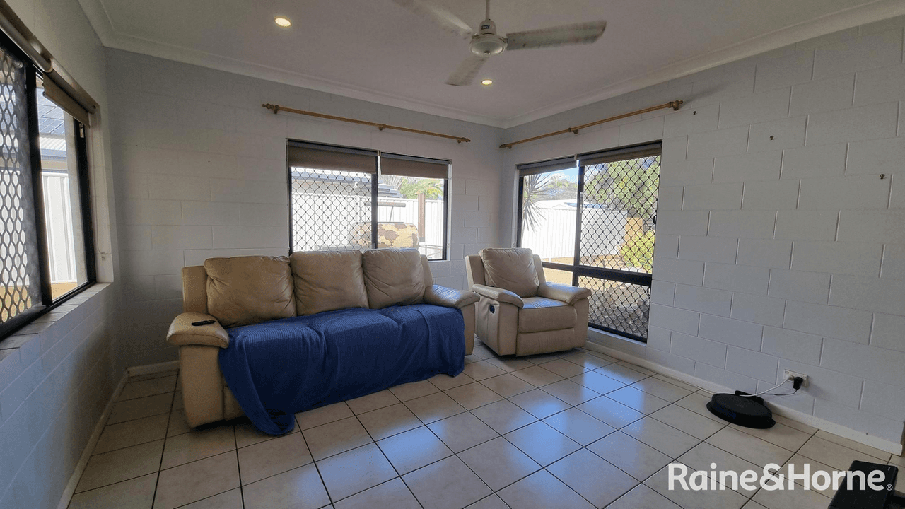 11 Shalom Close, COOYA BEACH, QLD 4873