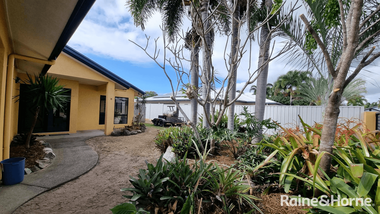 11 Shalom Close, COOYA BEACH, QLD 4873