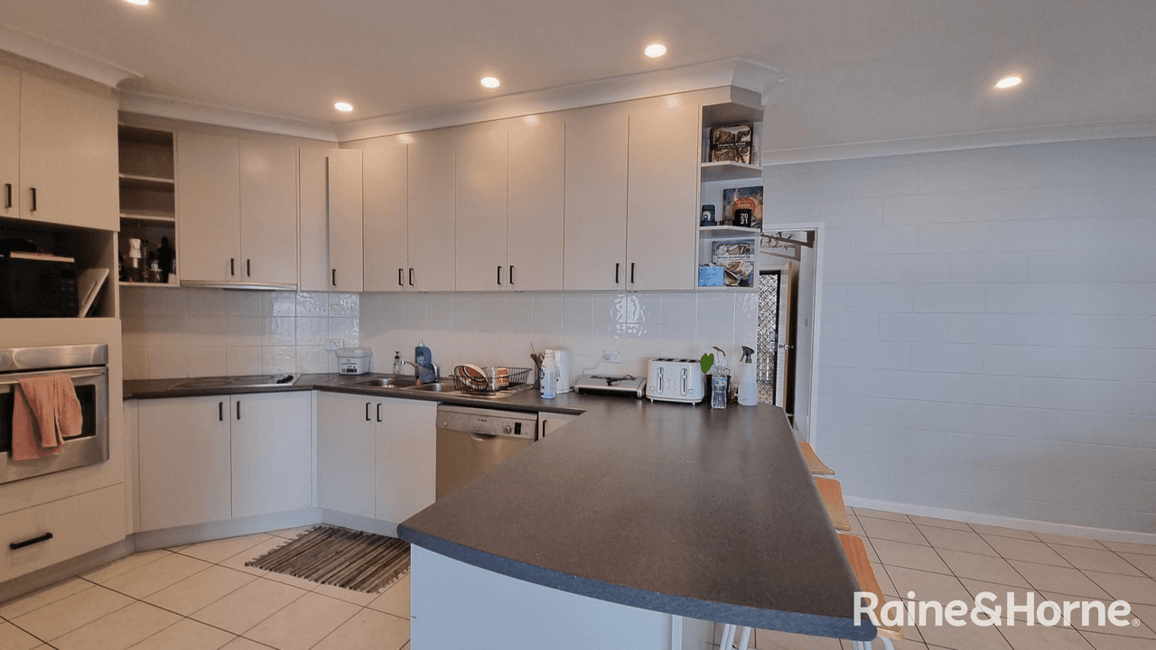11 Shalom Close, COOYA BEACH, QLD 4873