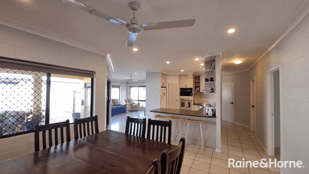 11 Shalom Close, COOYA BEACH, QLD 4873