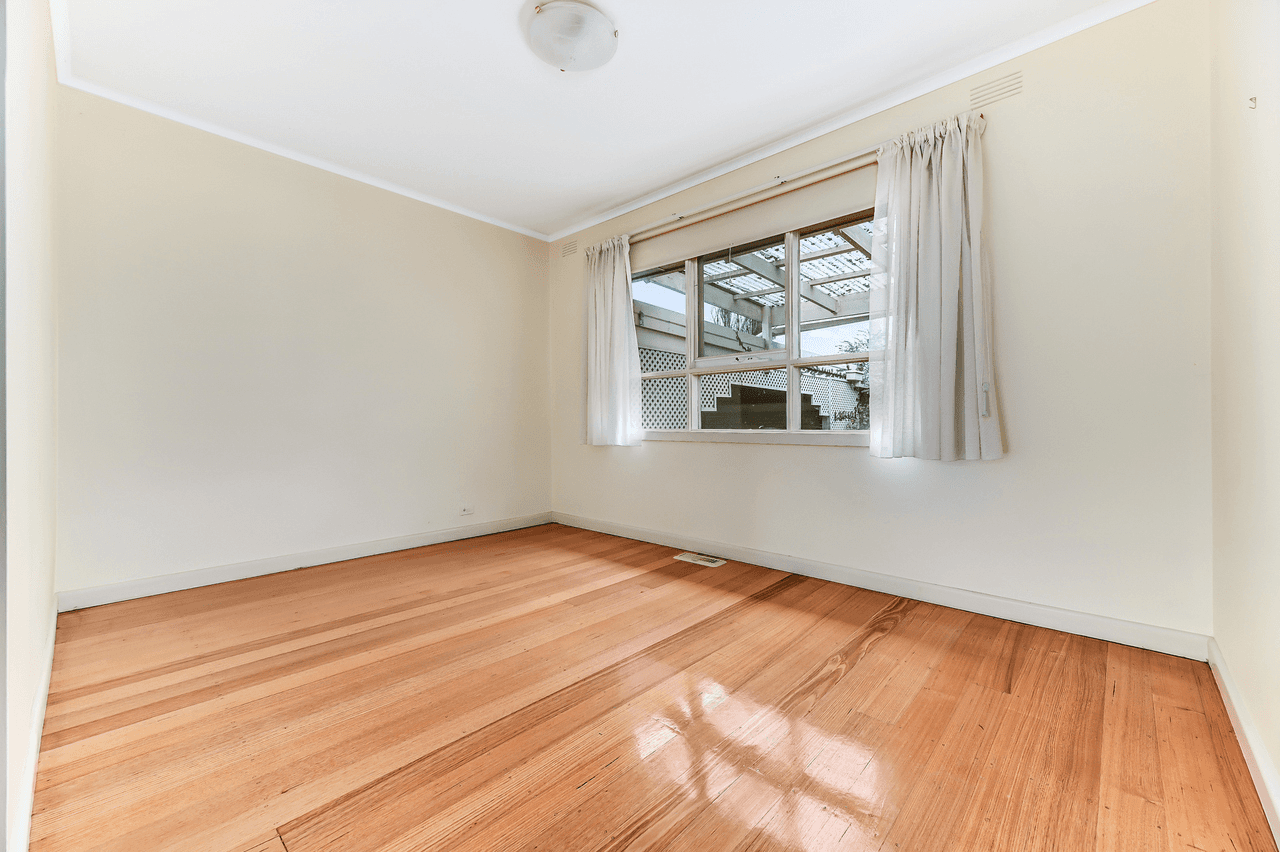 18 The Fairway, HAMPTON PARK, VIC 3976