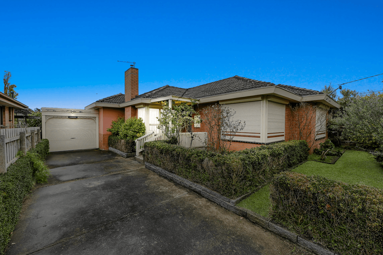 18 The Fairway, HAMPTON PARK, VIC 3976