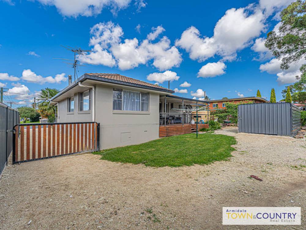 5 Kenalmac Avenue, ARMIDALE, NSW 2350