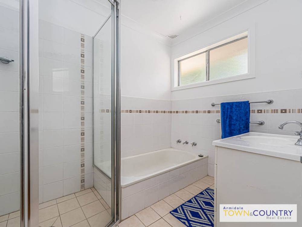 5 Kenalmac Avenue, ARMIDALE, NSW 2350