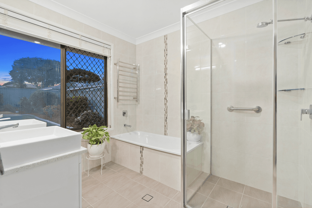 21 Calloway Place, MANLY WEST, QLD 4179