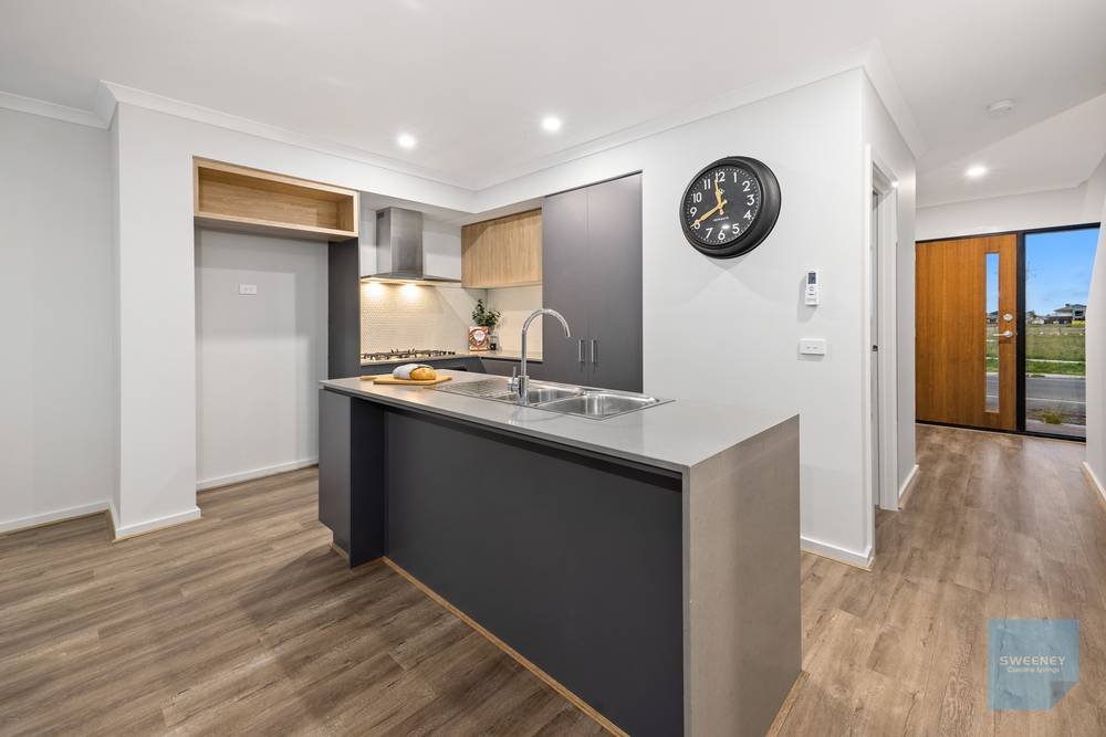 37 Adventure Avenue, FRASER RISE, VIC 3336