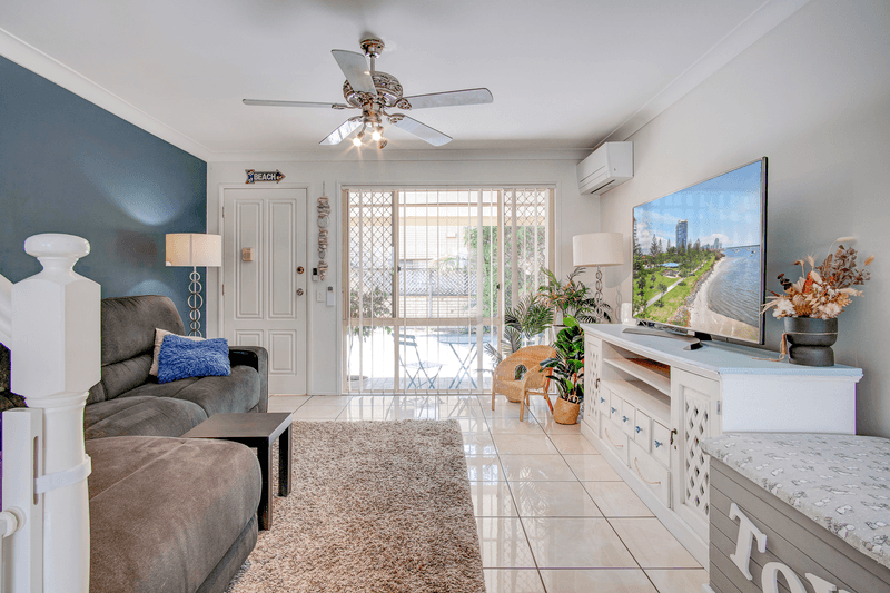 7/5 Ahern Street, LABRADOR, QLD 4215