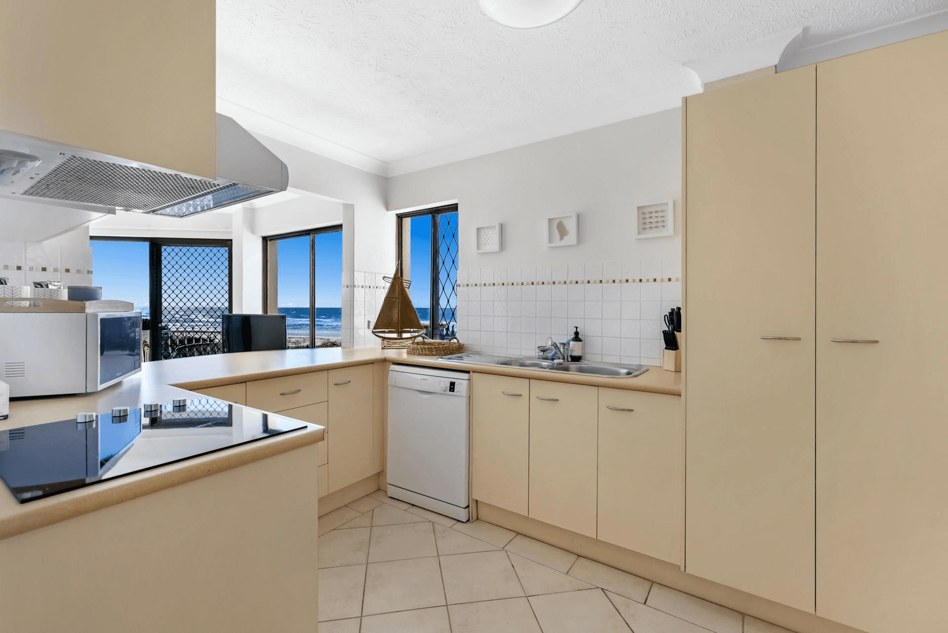 2/28 Old Burleigh Road, Surfers Paradise, QLD 4217