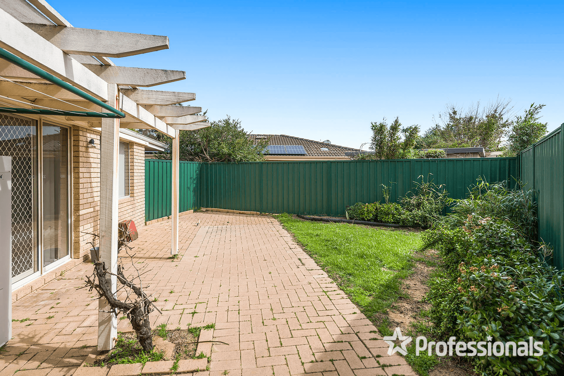 8 Peacock Green, BALLAJURA, WA 6066