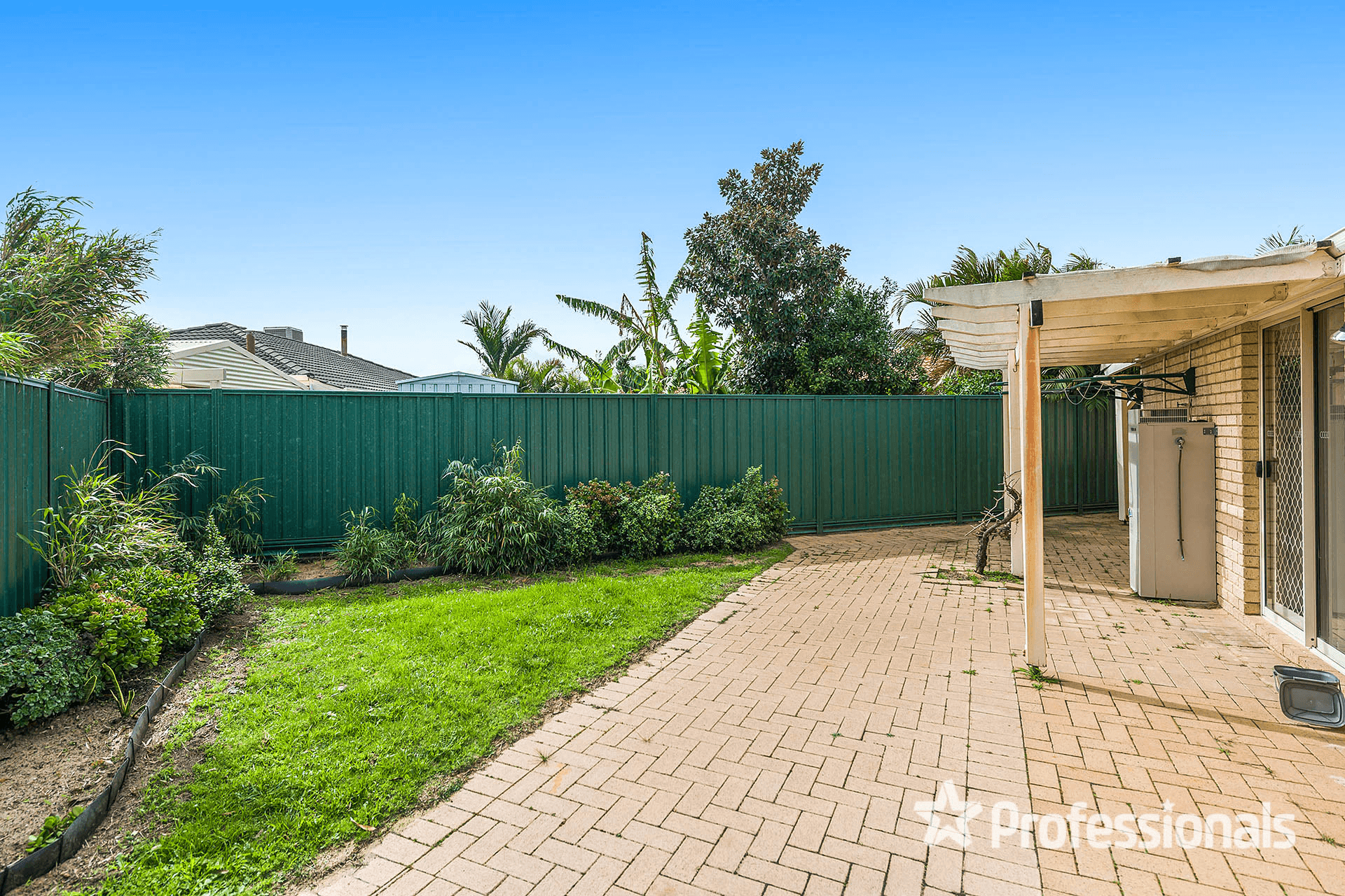 8 Peacock Green, BALLAJURA, WA 6066