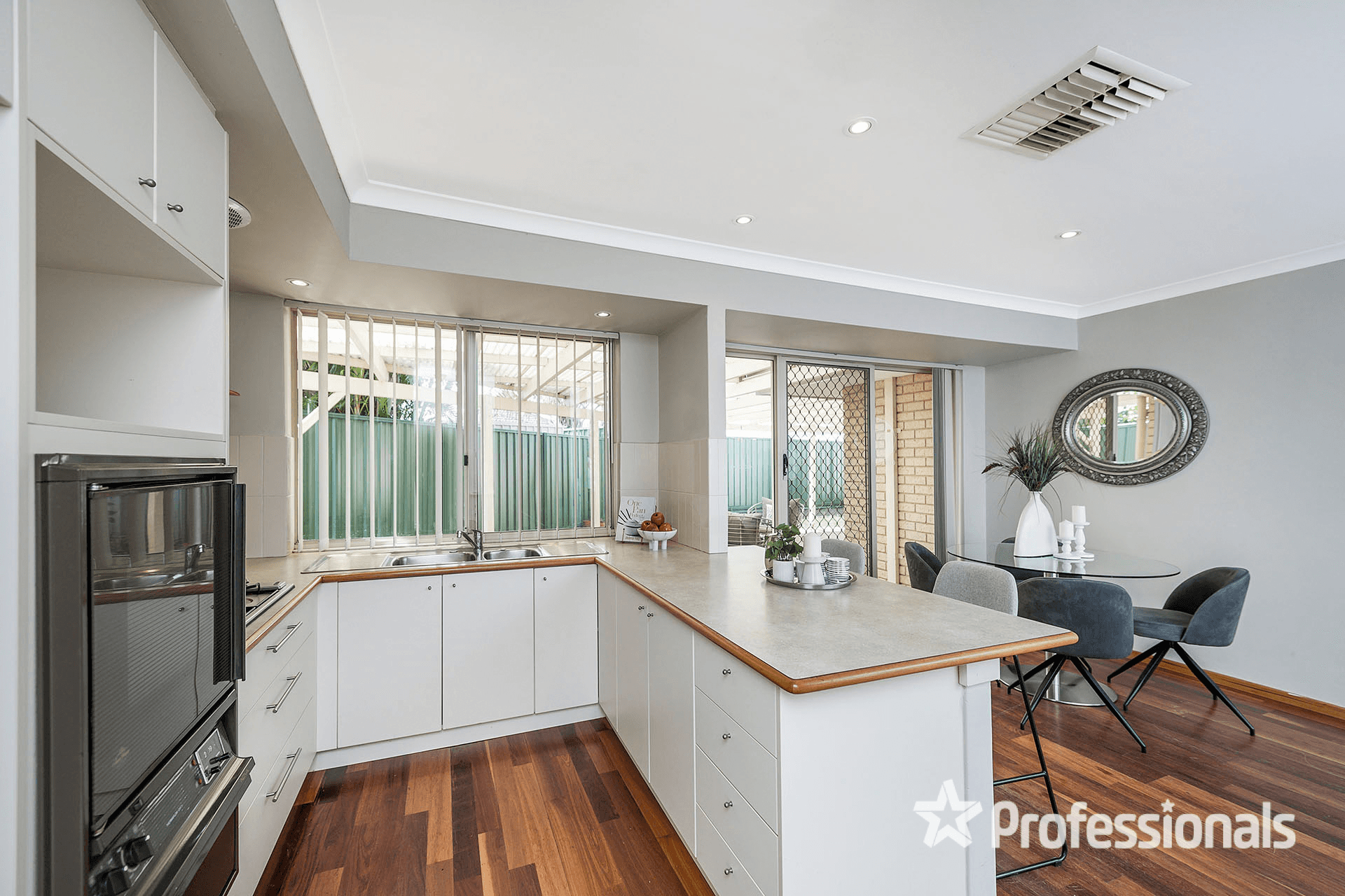 8 Peacock Green, BALLAJURA, WA 6066