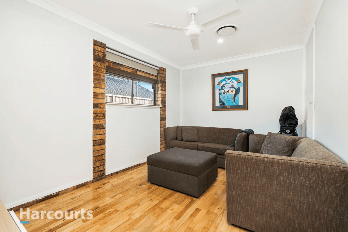 18 Kingfisher Way, St Clair, NSW 2759