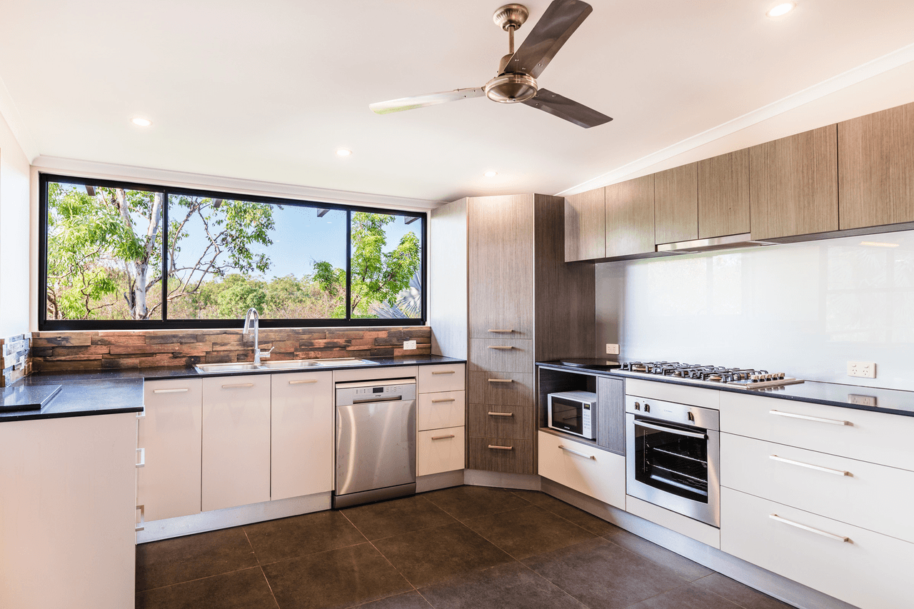 105 Guys Creek Road, ACACIA HILLS, NT 0822