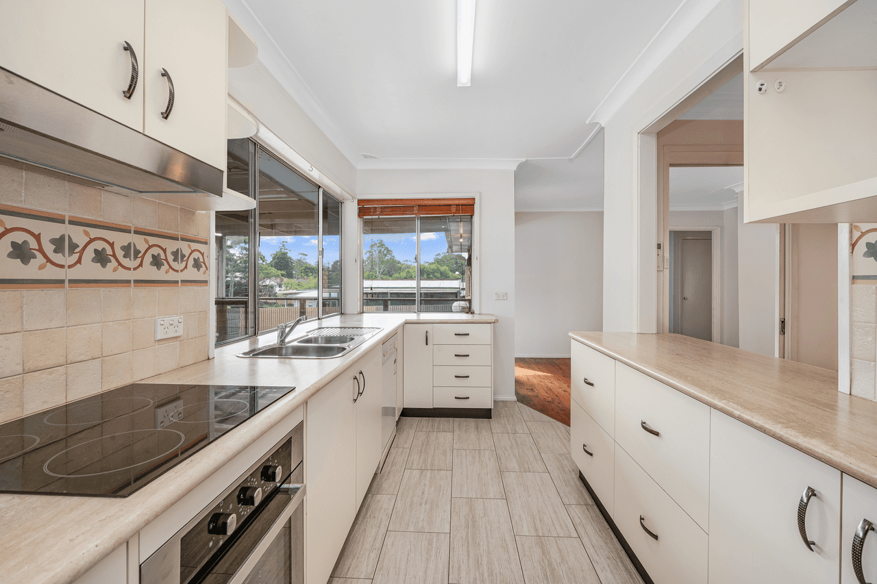 8 Golf Links Road, TENAMBIT, NSW 2323
