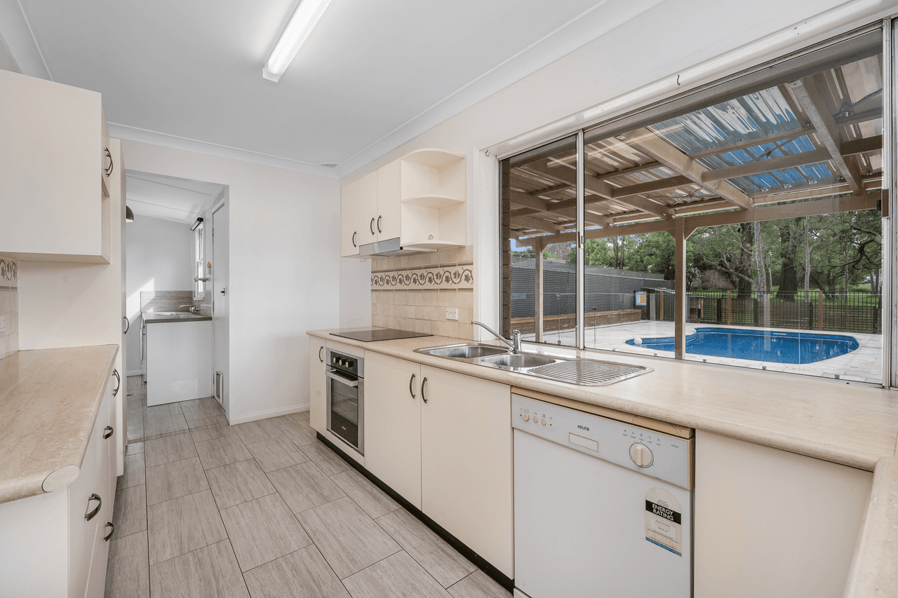 8 Golf Links Road, TENAMBIT, NSW 2323