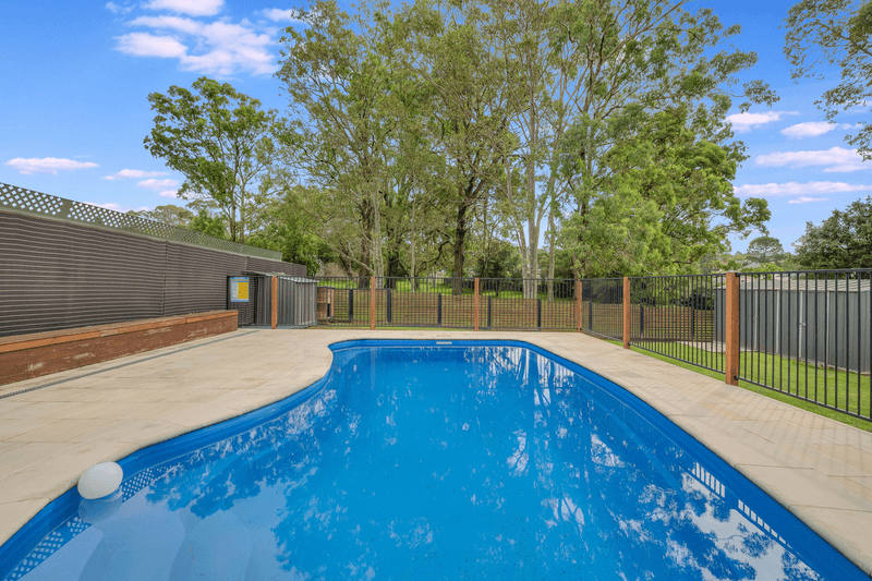 8 Golf Links Road, TENAMBIT, NSW 2323