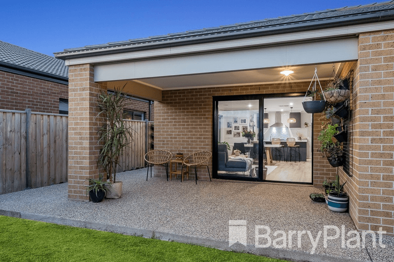 16 Hedge Street, Armstrong Creek, VIC 3217