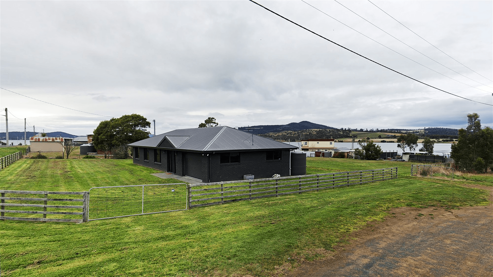 2 Franklin Street, DUNALLEY, TAS 7177