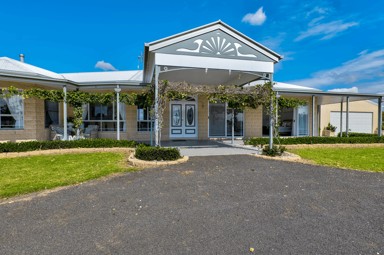 13 Zabel Drive, PLAINLAND, QLD 4341