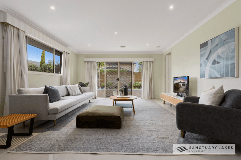 8 Sandhill Rise, SANCTUARY LAKES, VIC 3030