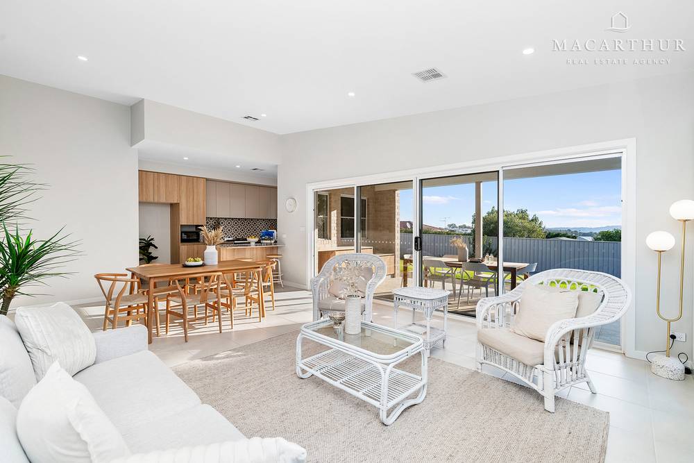 5 Dallas Avenue, Gobbagombalin, NSW 2650