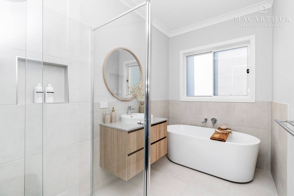 5 Dallas Avenue, Gobbagombalin, NSW 2650