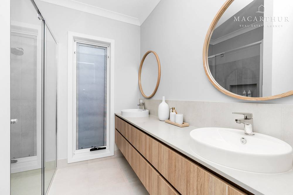 5 Dallas Avenue, Gobbagombalin, NSW 2650