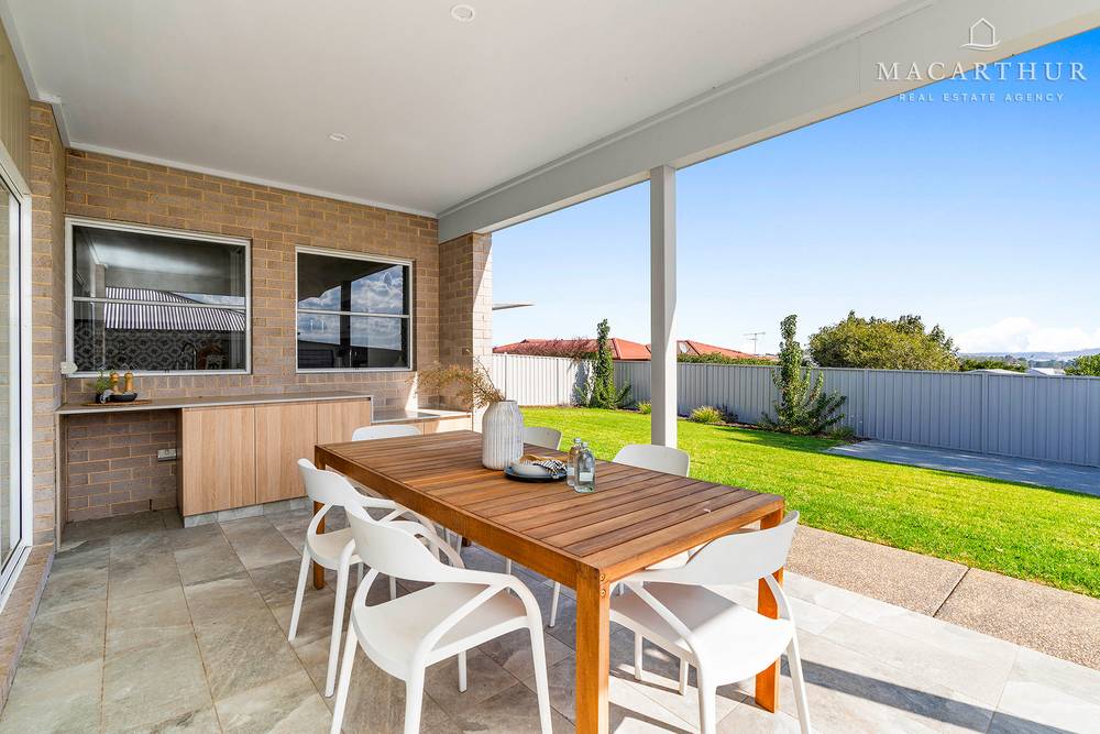 5 Dallas Avenue, Gobbagombalin, NSW 2650