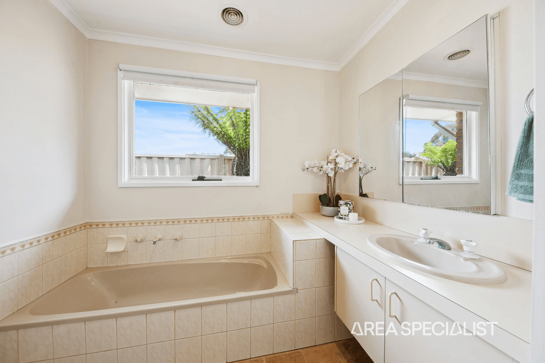 19 Heywood Crescent, Cranbourne North, VIC 3977