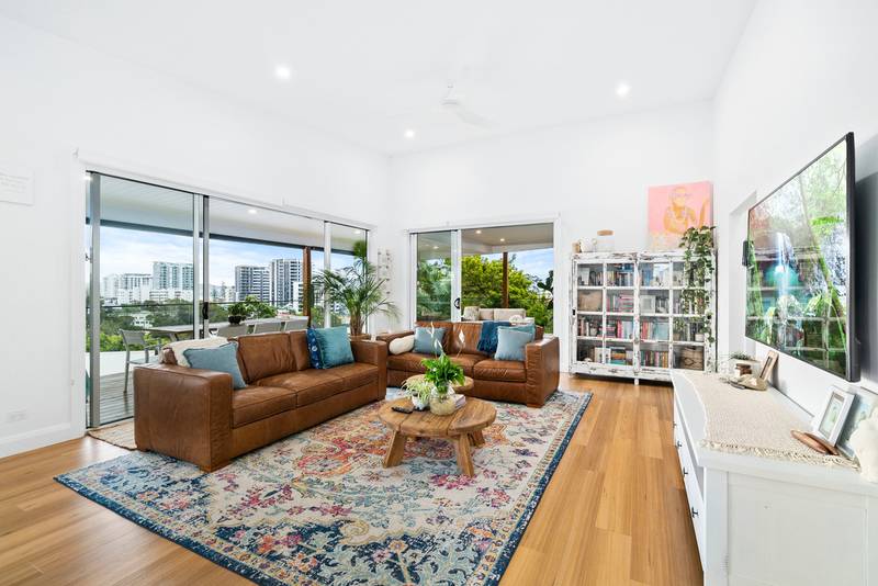 31 Rutledge Street, COOLANGATTA, QLD 4225