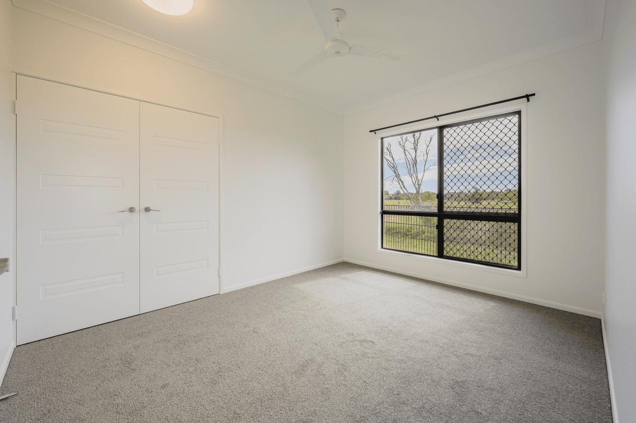 16 Hillock Crescent, BUSHLAND BEACH, QLD 4818