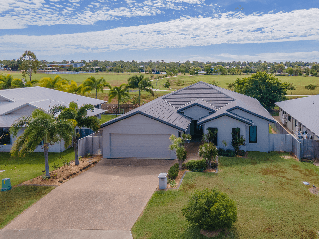 16 Hillock Crescent, BUSHLAND BEACH, QLD 4818