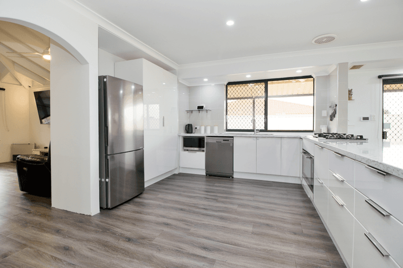 3 Bunda Place, WAIKIKI, WA 6169