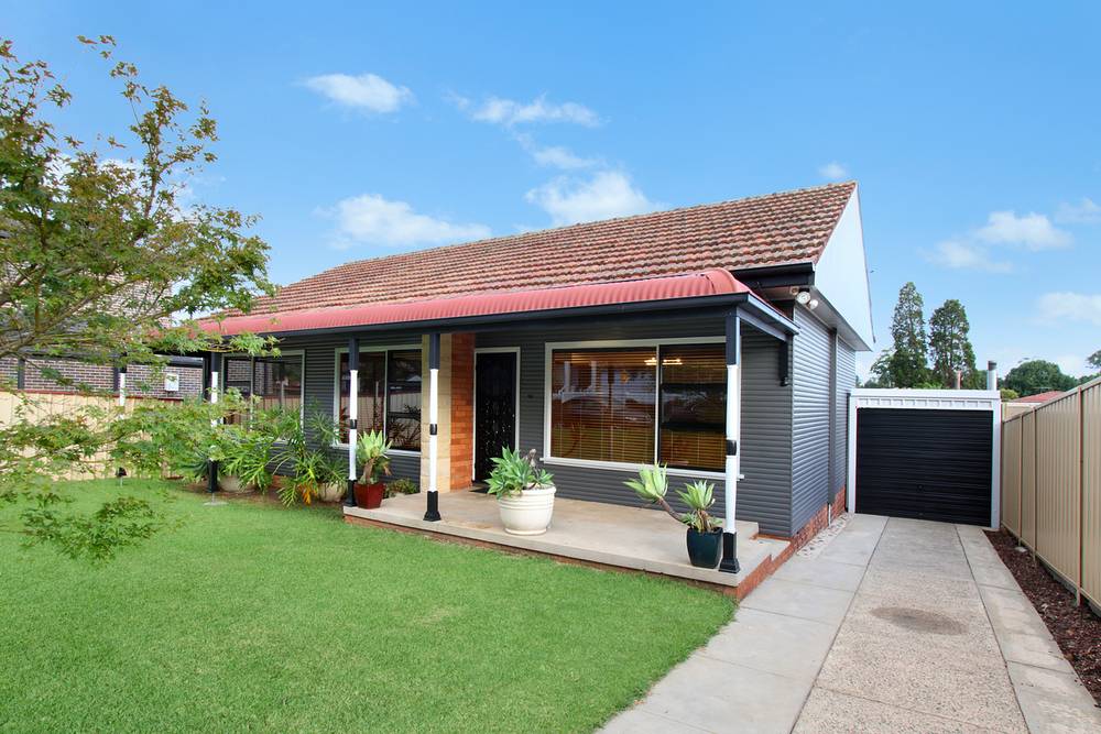 26 Berring Avenue, ROSELANDS, NSW 2196