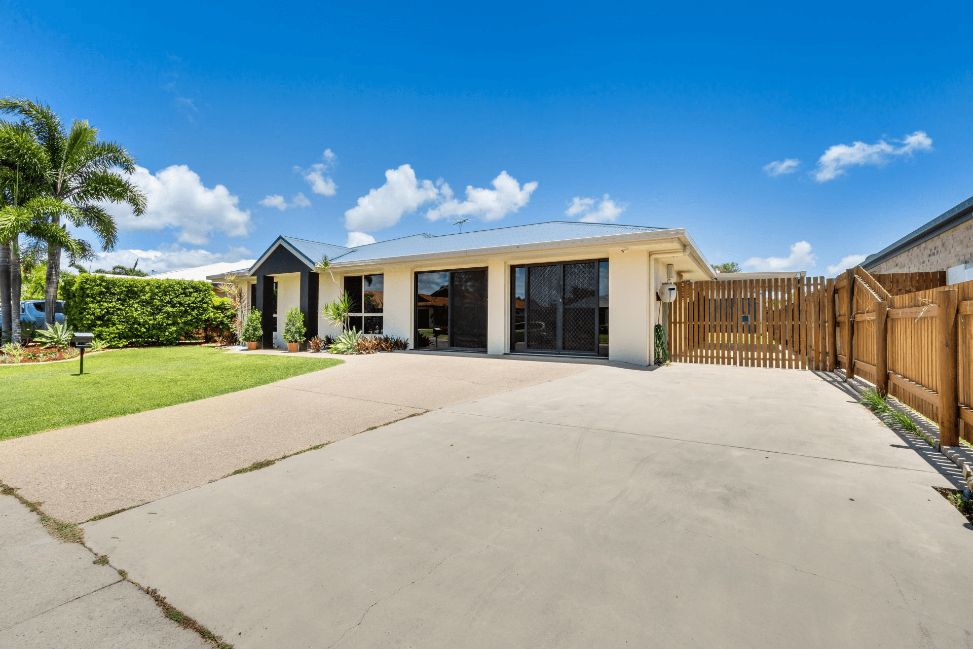 4 Bradco Avenue, Ooralea, QLD 4740