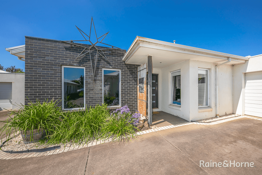 2/13-15 Logan Court, SUNBURY, VIC 3429