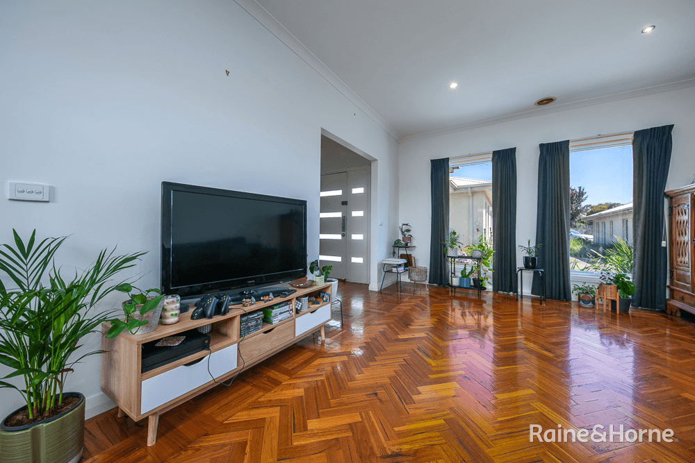 2/13-15 Logan Court, SUNBURY, VIC 3429