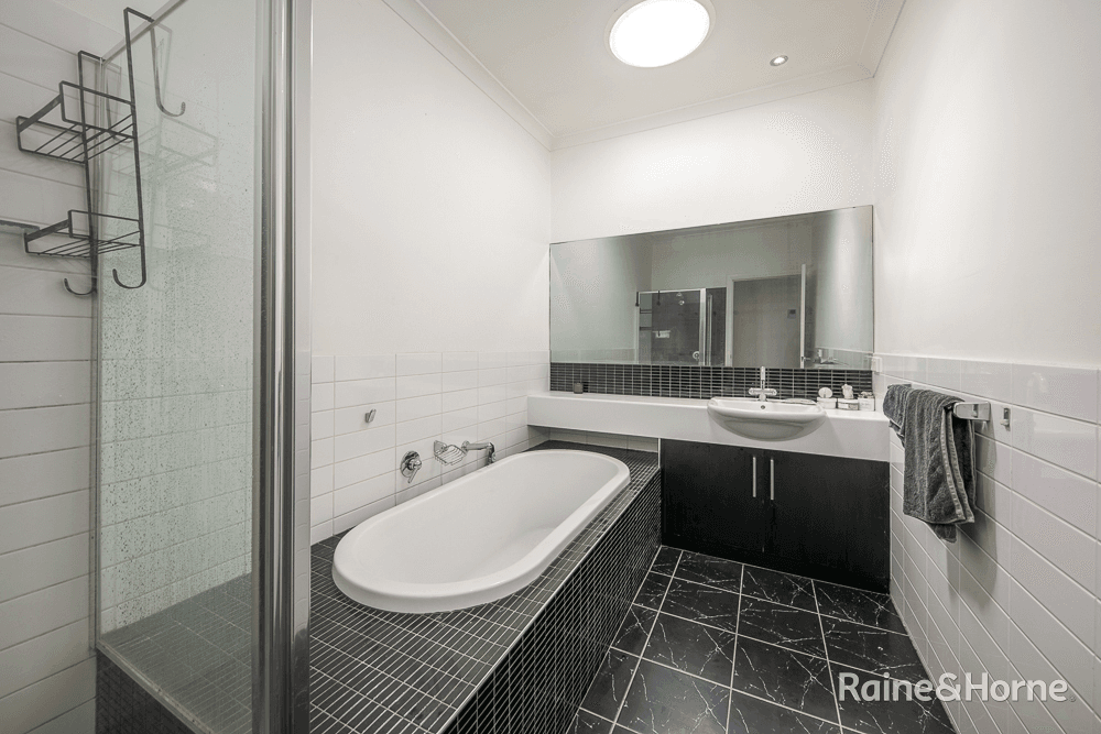 2/13-15 Logan Court, SUNBURY, VIC 3429