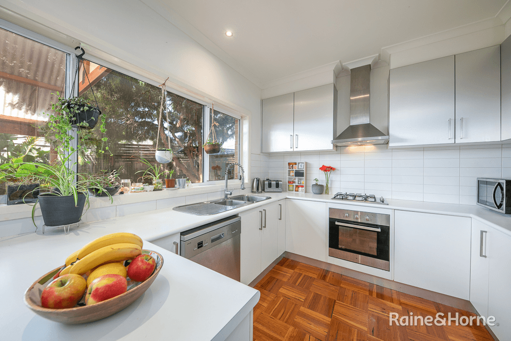 2/13-15 Logan Court, SUNBURY, VIC 3429