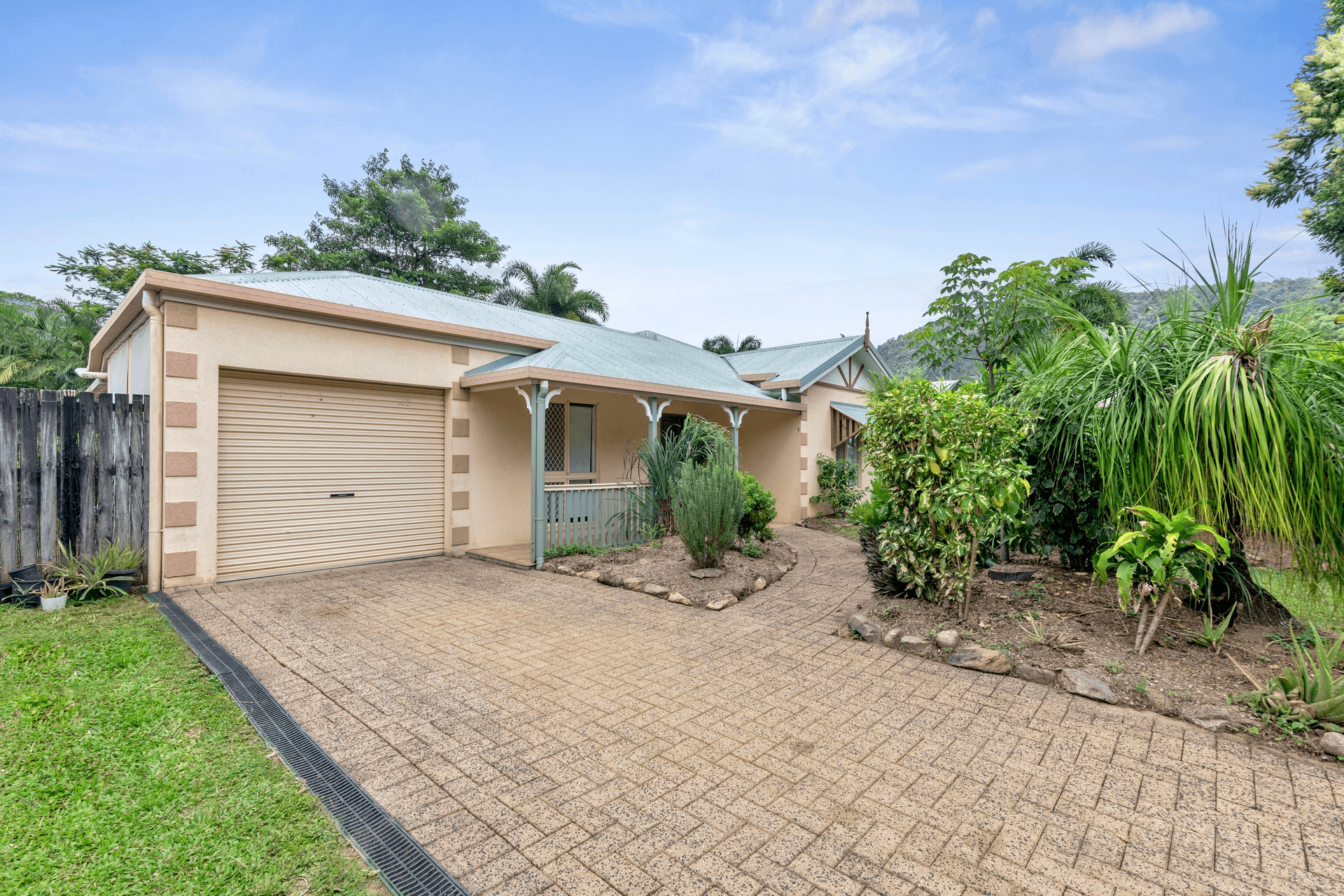 14 Bayu Close, Redlynch, QLD 4870