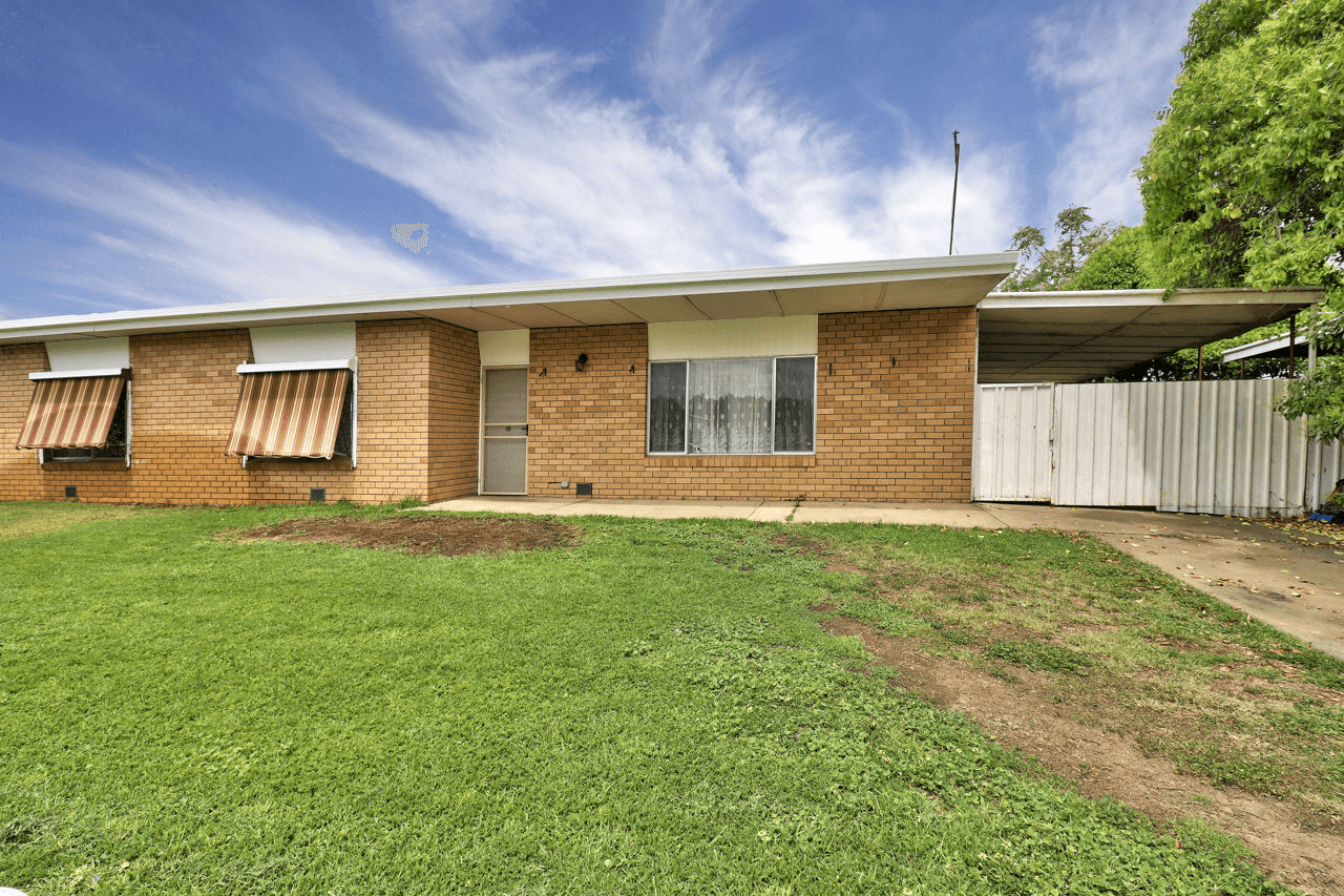 82 Russell Street, DENILIQUIN, NSW 2710