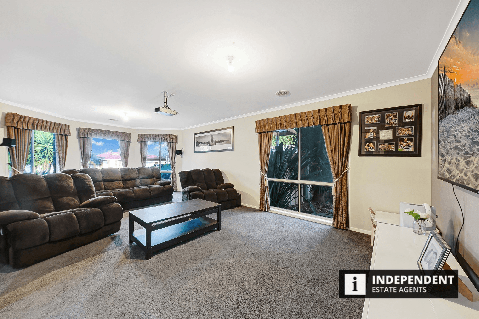 2 Rupertswood Drive, BROOKFIELD, VIC 3338