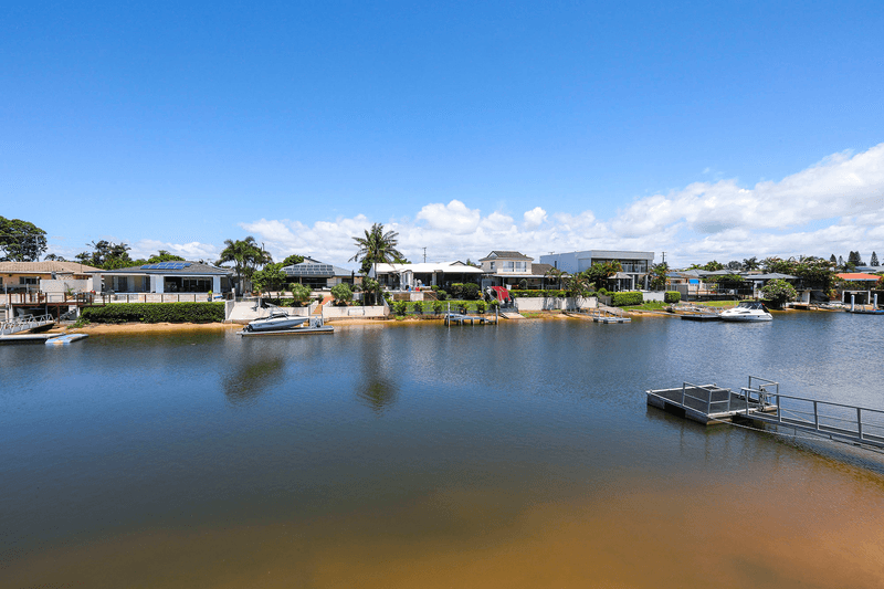 10 Sara Avenue, Broadbeach Waters, QLD 4218