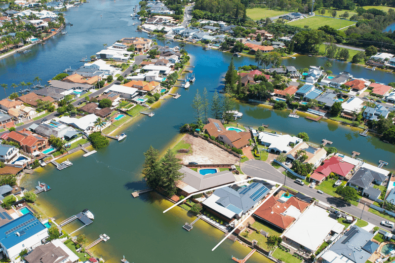 10 Sara Avenue, Broadbeach Waters, QLD 4218