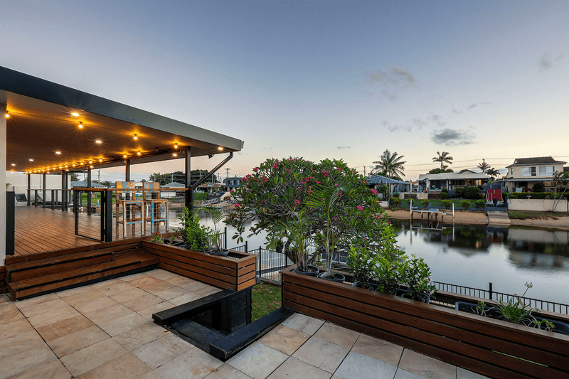 10 Sara Avenue, Broadbeach Waters, QLD 4218