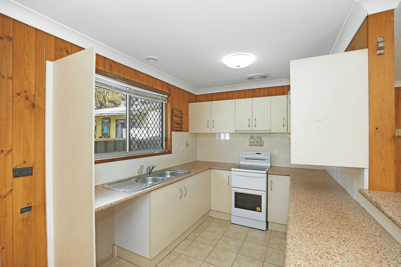 4 Vanessa Road, Berkeley Vale, NSW 2261